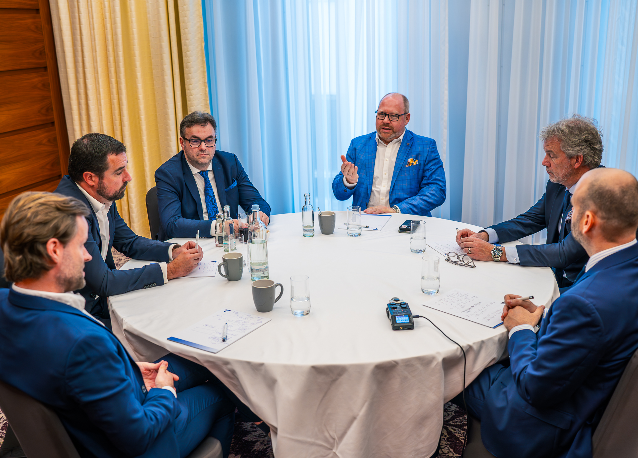 Drei Fonds-Selektoren diskutieren mit zwei Produkt-Anbietern über den Einsatz von aktiven ETFs